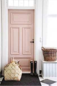 Zacht roze voordeur